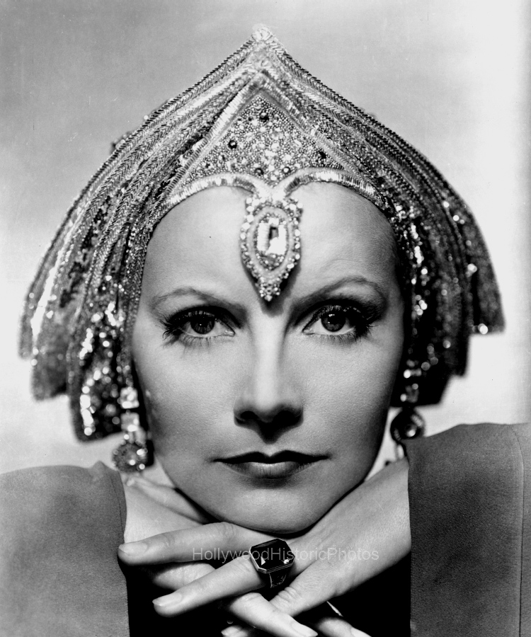 Greta Garbo 1931 3 Photo shoot for Mata Hari wm.jpg